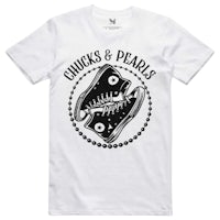 chucks & pearls t-shirt - white